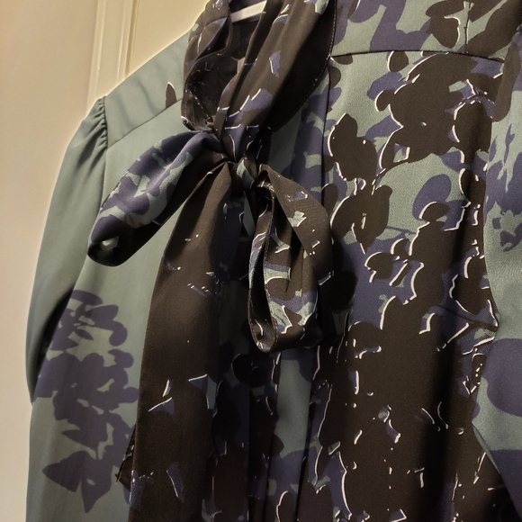 Dress - Picture 7 of 7